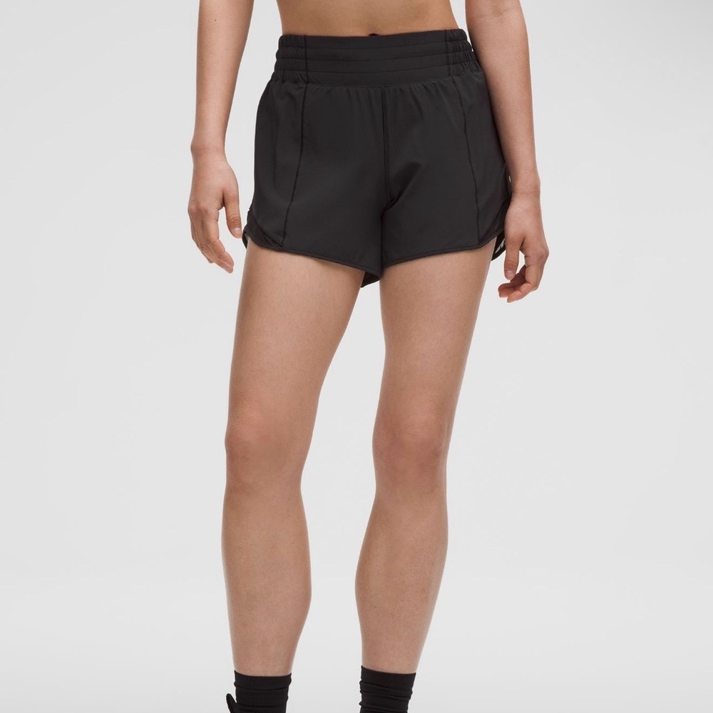 Lululemon Hotty Hot Low- Rise Lined Short 4”
